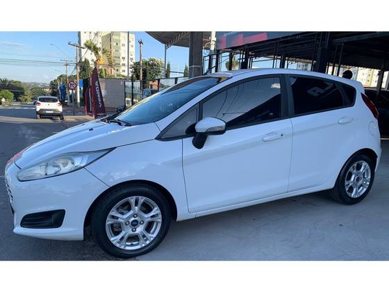 FORD FIESTA 1.6 SE HATCH 16V FLEX 4P POWERSHIFT